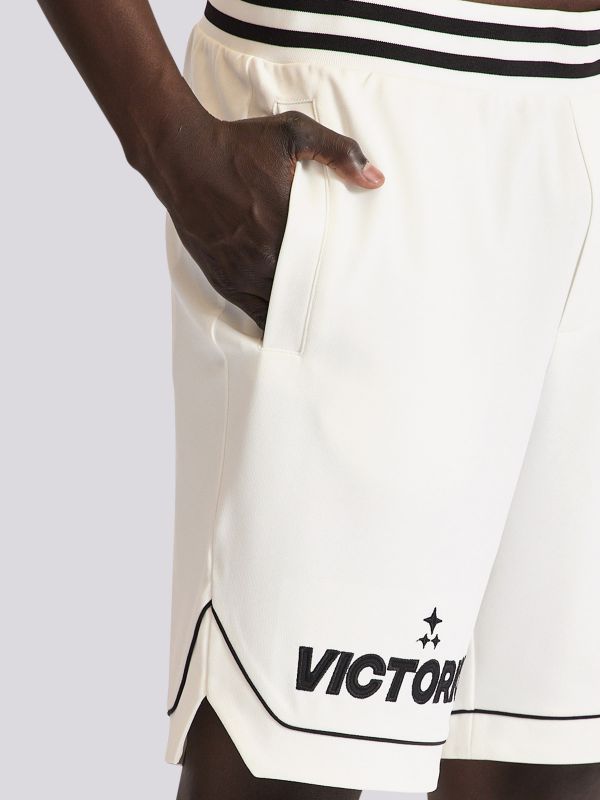 מכנסי ברמודה בסגנון ספורטיבי