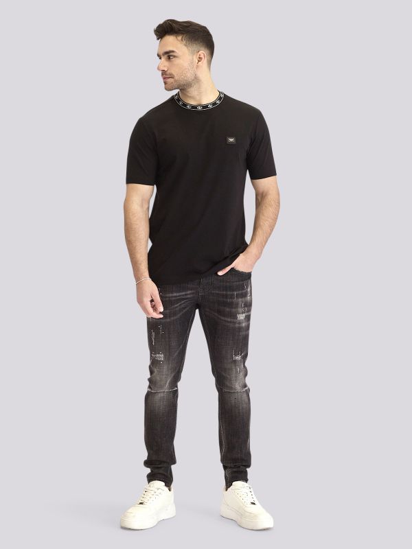 טישירט עם צווארון בהדפס