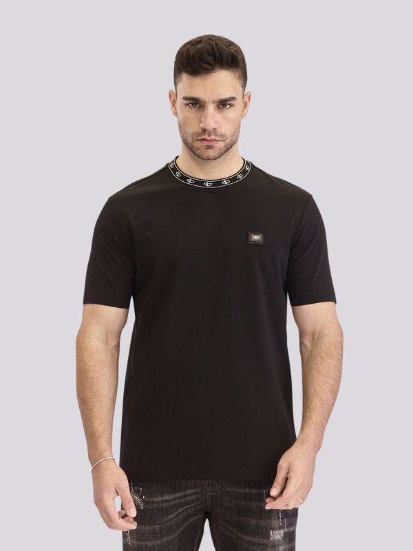 טישירט עם צווארון בהדפס