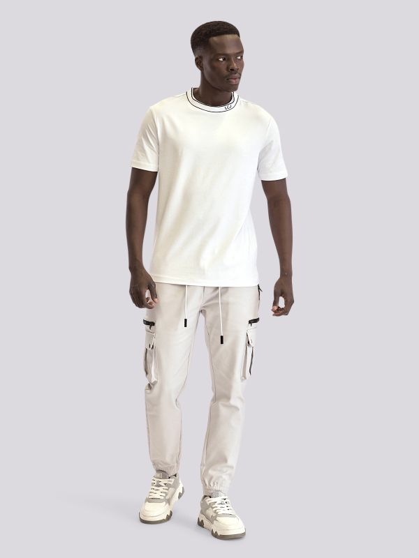 טישירט עם צווארון בהדפס