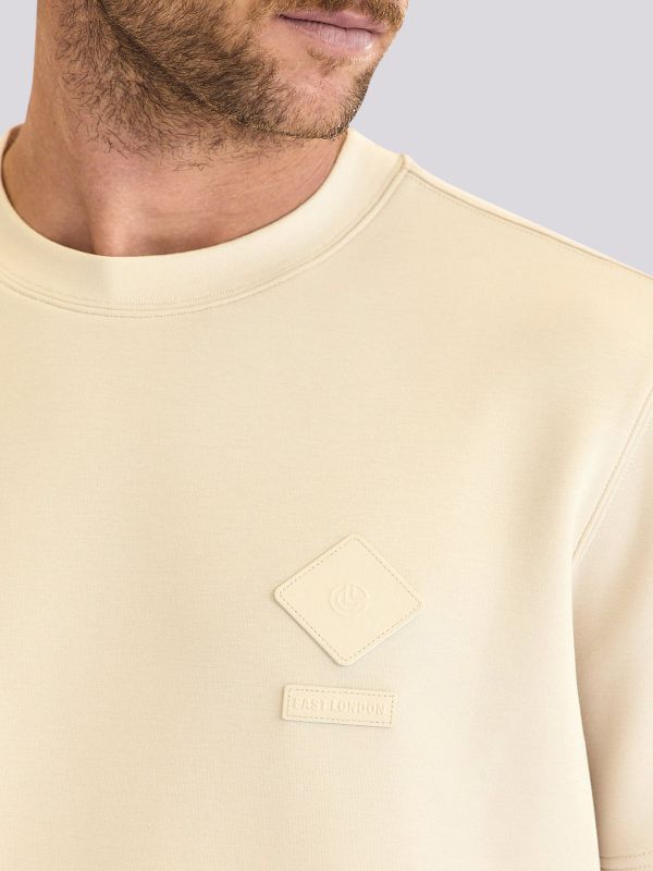 חולצת טישירט עם פאץ’