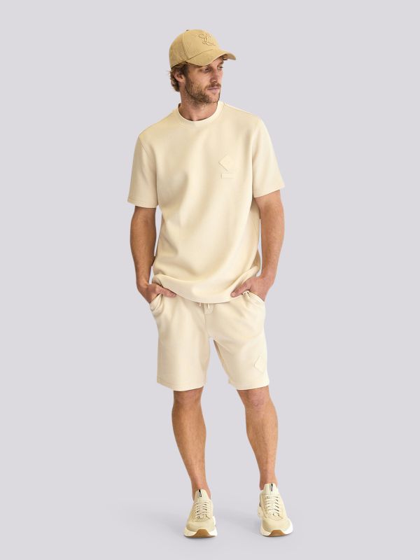 חולצת טישירט עם פאץ’