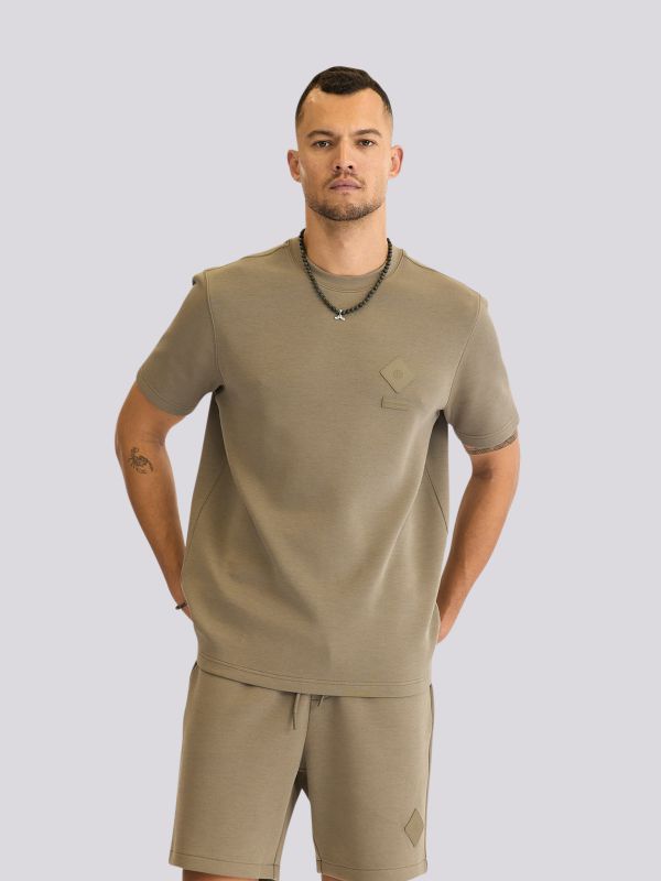 חולצת טישירט עם פאץ’