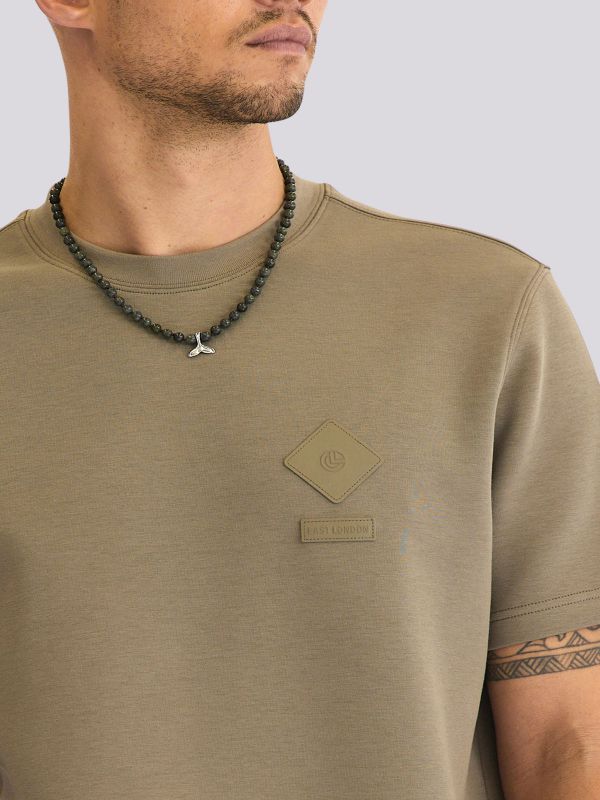 חולצת טישירט עם פאץ’