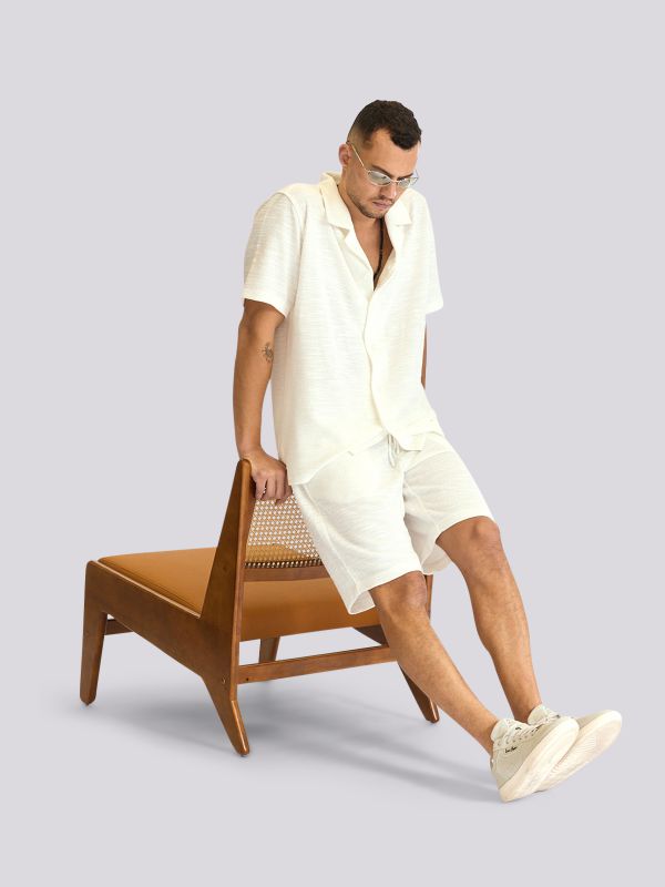 חולצה מכופתרת עם בד בטקסטורה