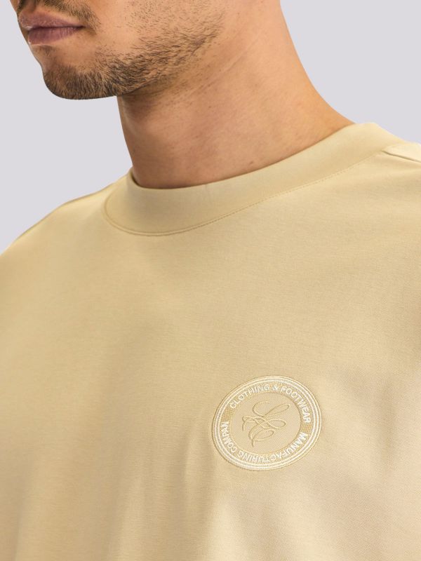 חולצת טישירט עם הדפס בצד