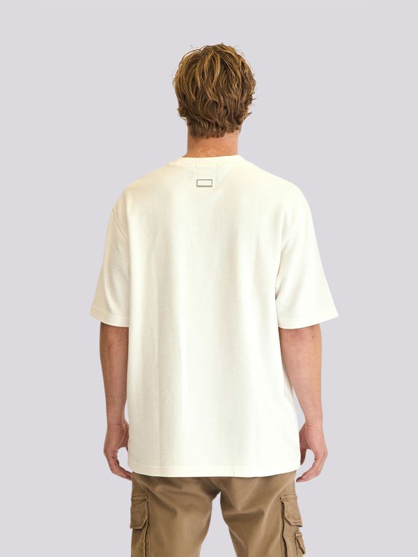 חולצת טי-שרט אוברסייז בגזרה רחבה ומשוחררת לגברים