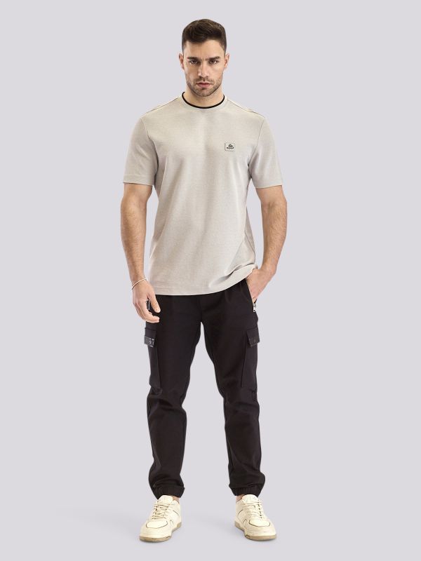 חולצת טי-שרט אופנתית בגזרה ישרה לגברים