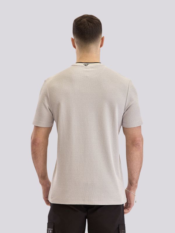 חולצת טי-שרט אופנתית בגזרה ישרה לגברים