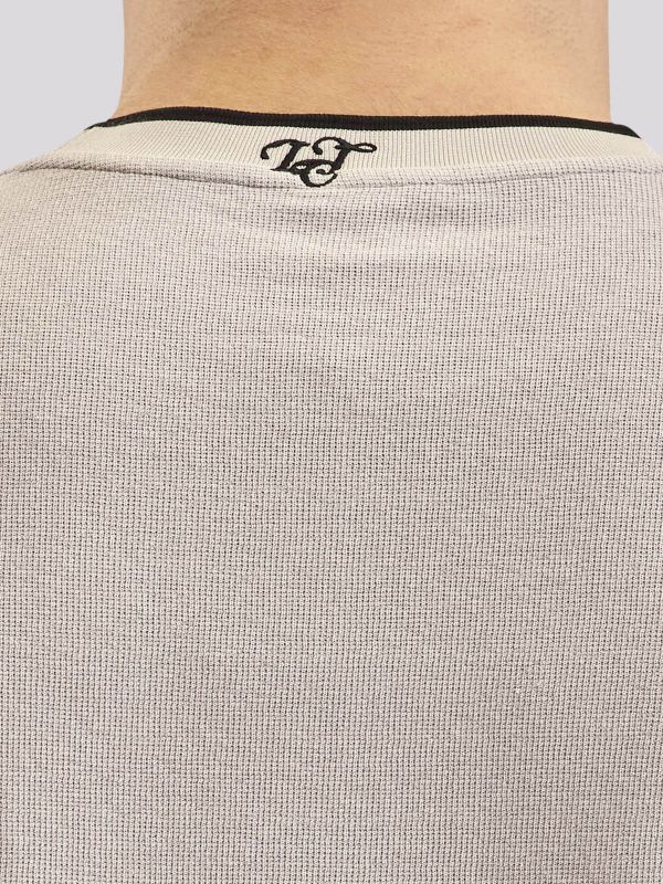 חולצת טי-שרט אופנתית בגזרה ישרה לגברים