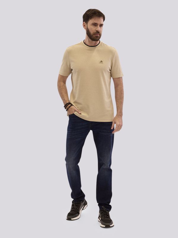 חולצת טי-שרט אופנתית בגזרה ישרה לגברים