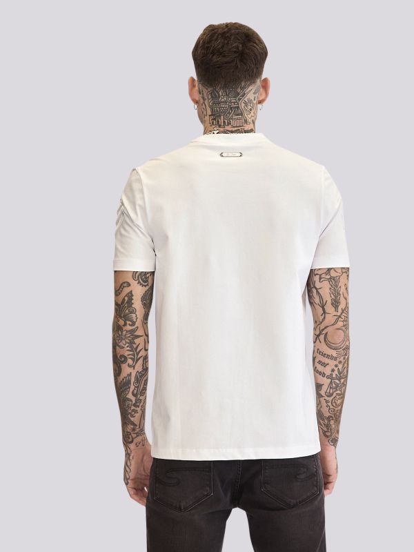 חולצת טי-שרט במראה נקי ומינימליסטי לגברים