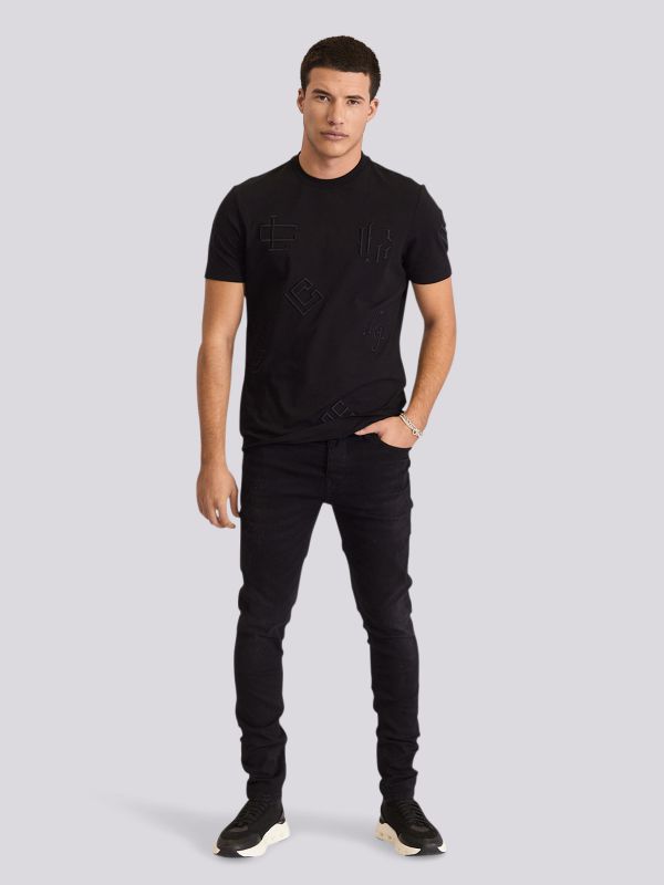 חולצת טי-שרט במראה נקי ומינימליסטי לגברים