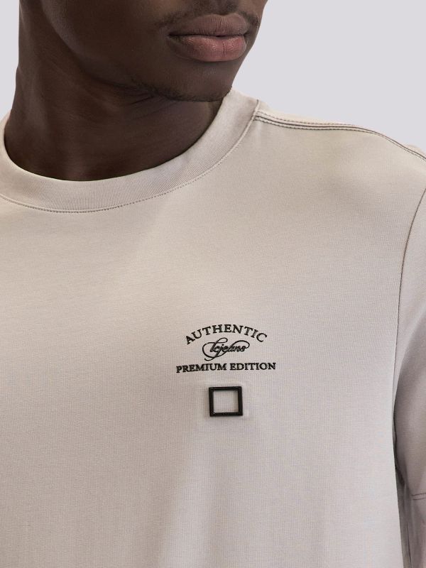 חולצת טי-שרט עם הדפס גרפי בחזית לגברים