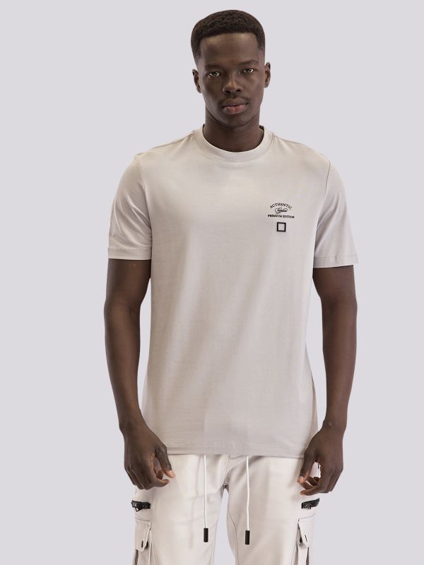 חולצת טי-שרט עם הדפס גרפי בחזית לגברים