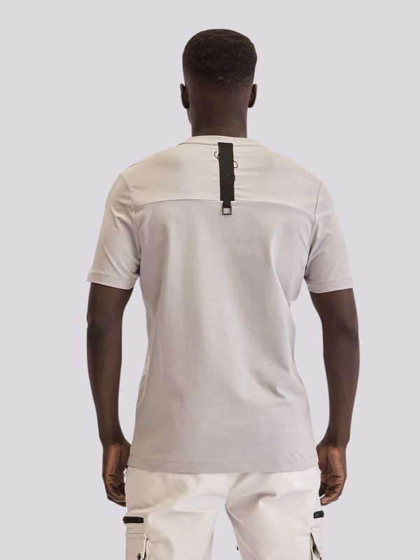 חולצת טי-שרט עם הדפס גרפי בחזית לגברים