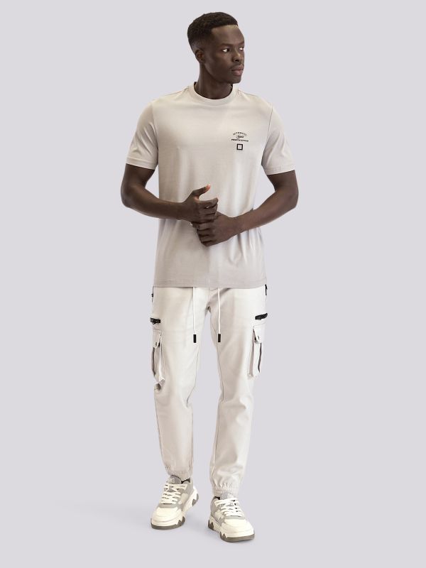 חולצת טי-שרט עם הדפס גרפי בחזית לגברים