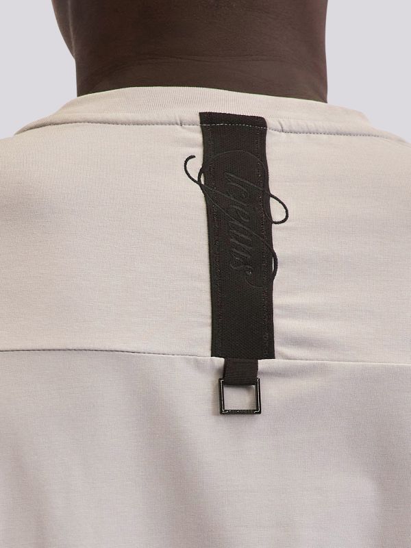 חולצת טי-שרט עם הדפס גרפי בחזית לגברים