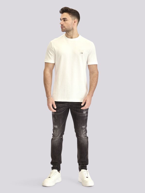 חולצת טי-שרט עם כיס קדמי ופרטי מיתוג לגברים