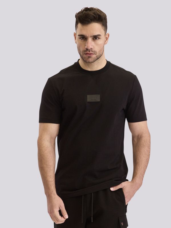 חולצת טי-שרט עם רקמה עדינה וסיומת מוקפדת לגברים