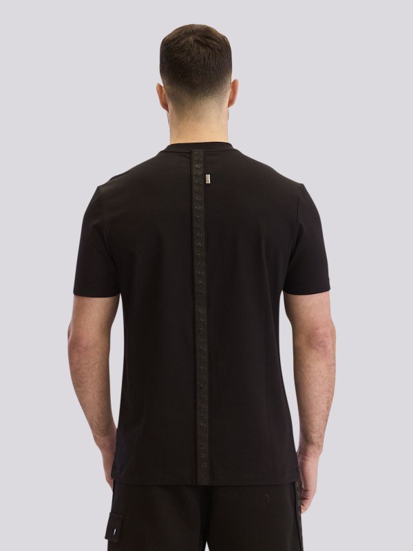 חולצת טי-שרט עם רקמה עדינה וסיומת מוקפדת לגברים