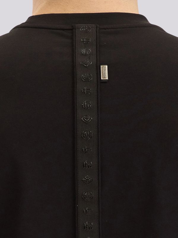 חולצת טי-שרט עם רקמה עדינה וסיומת מוקפדת לגברים