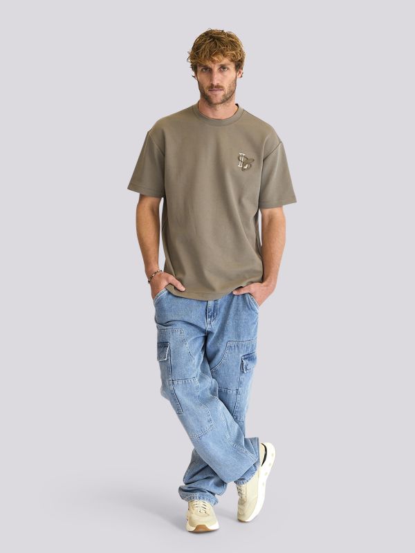 חולצת טי-שרט עם הדפס לוגו בחזית לגברים