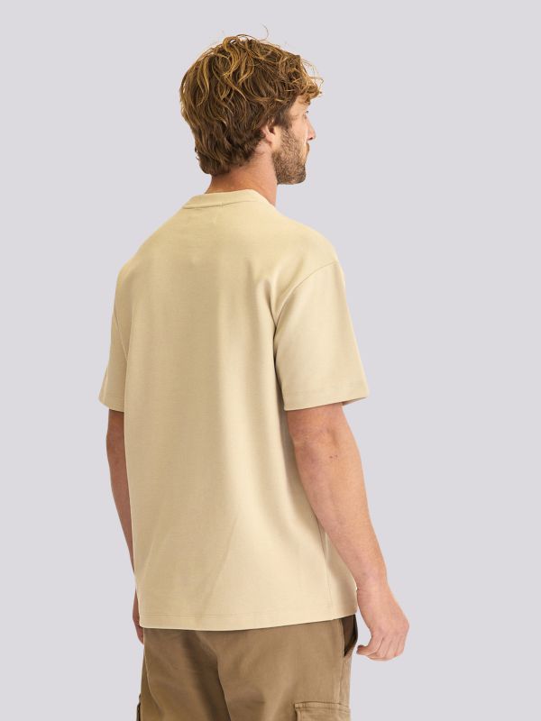 חולצת טי-שרט עם הדפס לוגו בחזית לגברים