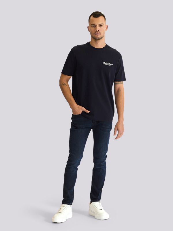 חולצת טי-שרט אוברסייז בגזרה רחבה עם מיתוג מינימליסטי לגברים