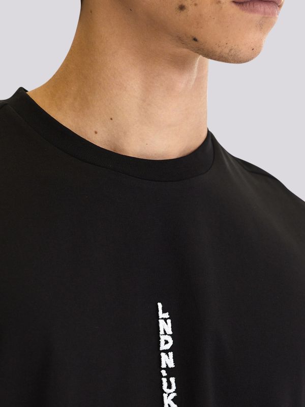 חולצת טי-שרט אוברסייז עם הדפס גדול בחזית לגברים