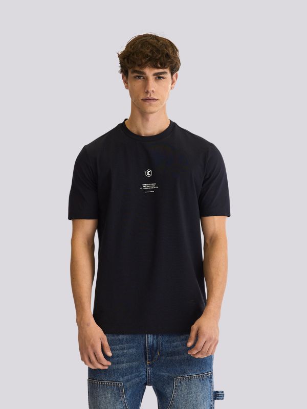 חולצת טי-שרט בגזרה מחמיאה עם הדפס אמנותי לגברים