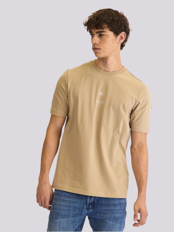 חולצת טי-שרט בגזרה מחמיאה עם הדפס אמנותי לגברים