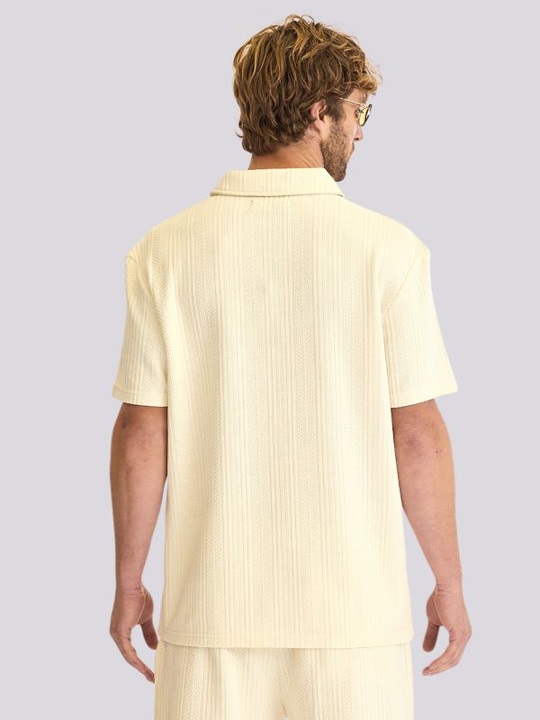 חולצת טי-שרט בגזרה קלאסית עם הדפס מותג מפורט לגברים