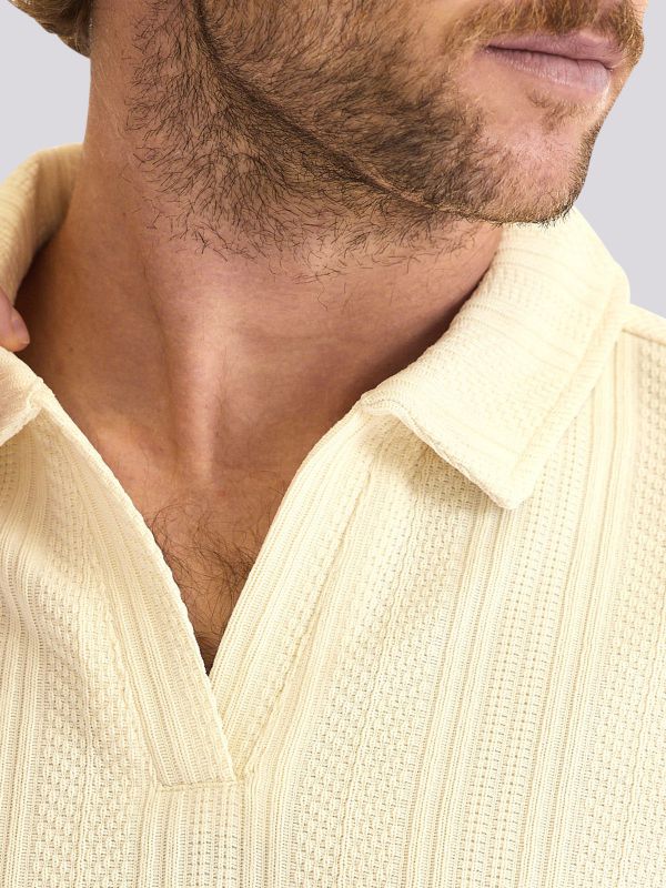 חולצת טי-שרט בגזרה קלאסית עם הדפס מותג מפורט לגברים