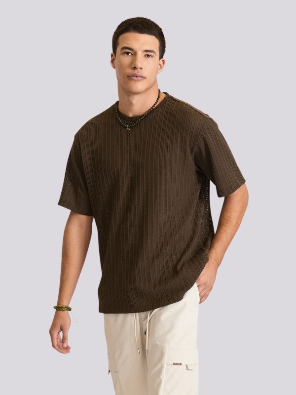 חולצת טי-שרט אוברסייז בעיצוב מינימליסטי לגברים