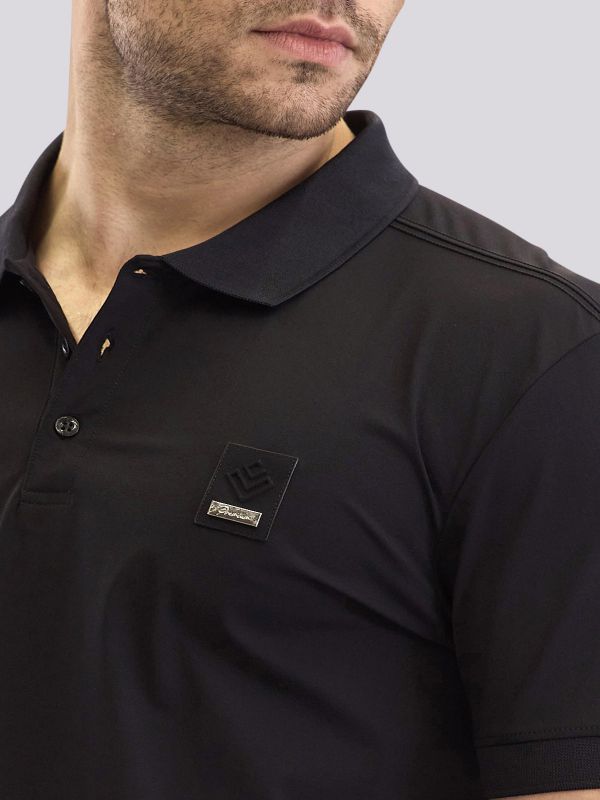 חולצת פולו מעוצבת עם לוגו