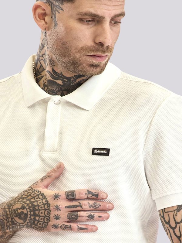 חולצת פולו מעוצבת עם לוגו