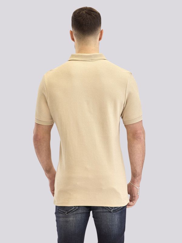 חולצת פולו מעוצבת עם לוגו