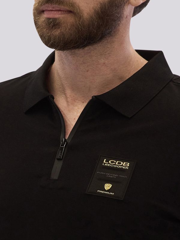 חולצת פולו מעוצבת עם פאץ’