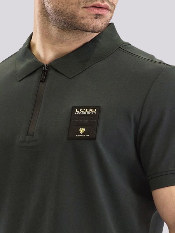 חולצת פולו מעוצבת עם פאץ’