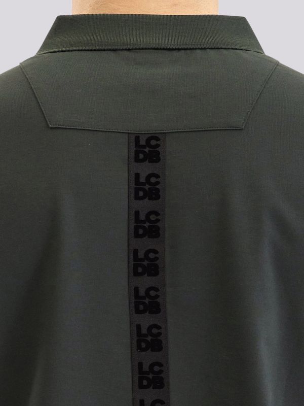 חולצת פולו מעוצבת עם פאץ’