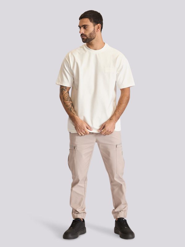 חולצת טי מעוצבת בגזרת אוברסייז