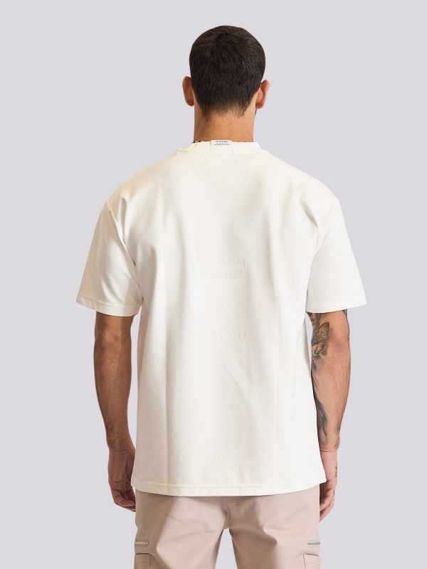 חולצת טי מעוצבת בגזרת אוברסייז