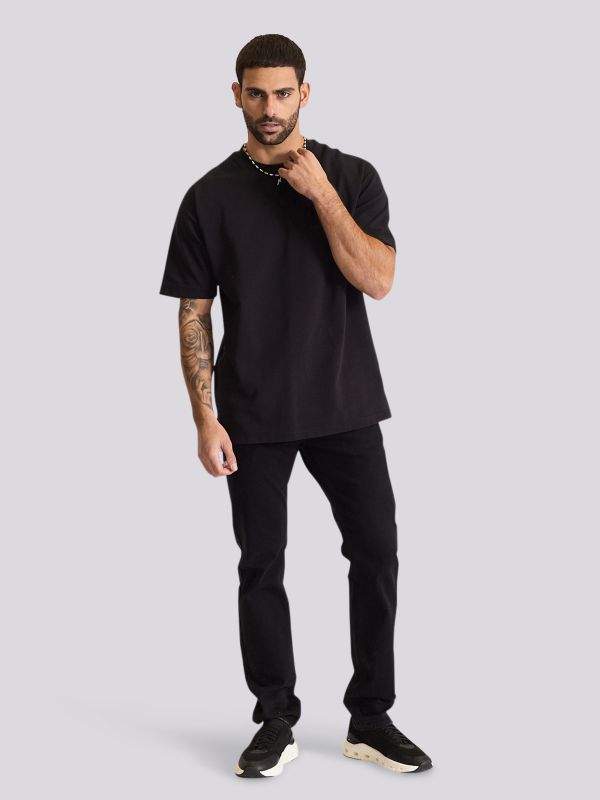 חולצת טי מעוצבת בגזרת אוברסייז