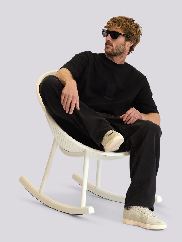 חולצת טי מעוצבת בגזרת אוברסייז