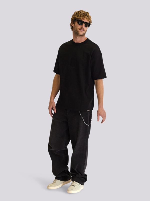 חולצת טי מעוצבת בגזרת אוברסייז