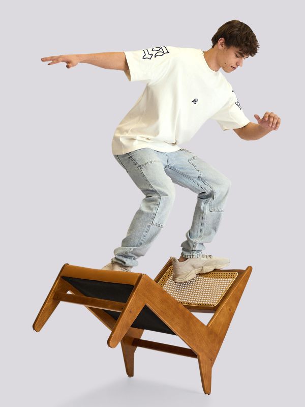 חולצת טישירט בהדפס גרפי