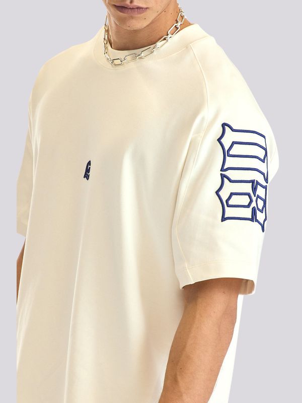 חולצת טישירט בהדפס גרפי