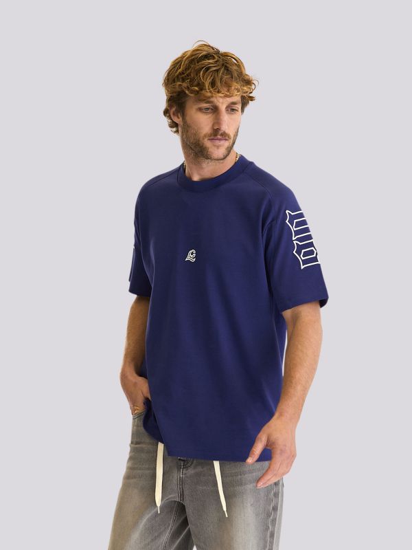 חולצת טישירט בהדפס גרפי