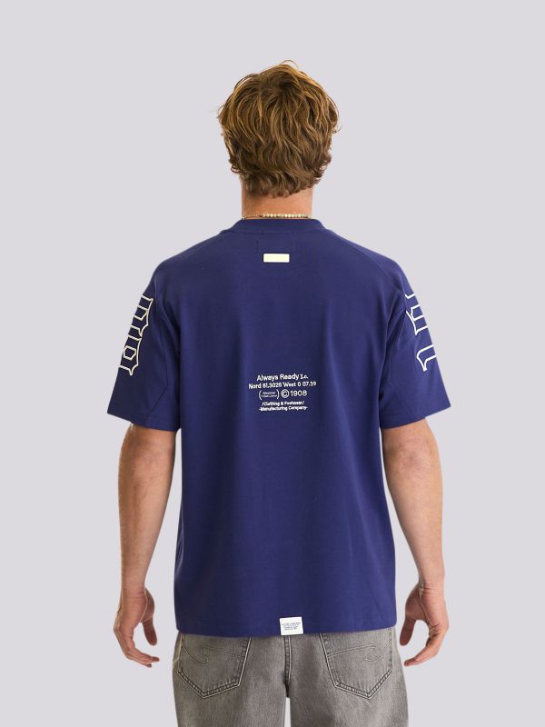 חולצת טישירט בהדפס גרפי